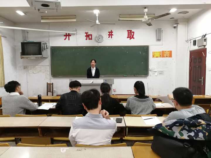 外國(guó)語(yǔ)學(xué)院2018年MC Club主持人培訓(xùn)班面試圓滿落幕，助力學(xué)子點(diǎn)燃舞臺(tái)夢(mèng)想